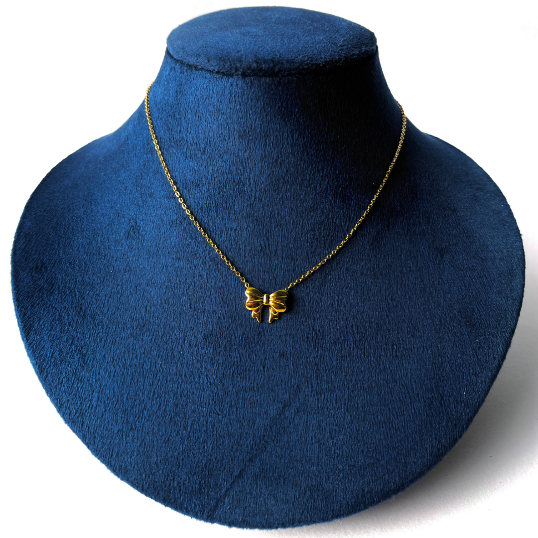 Ribbon Pendant Necklace