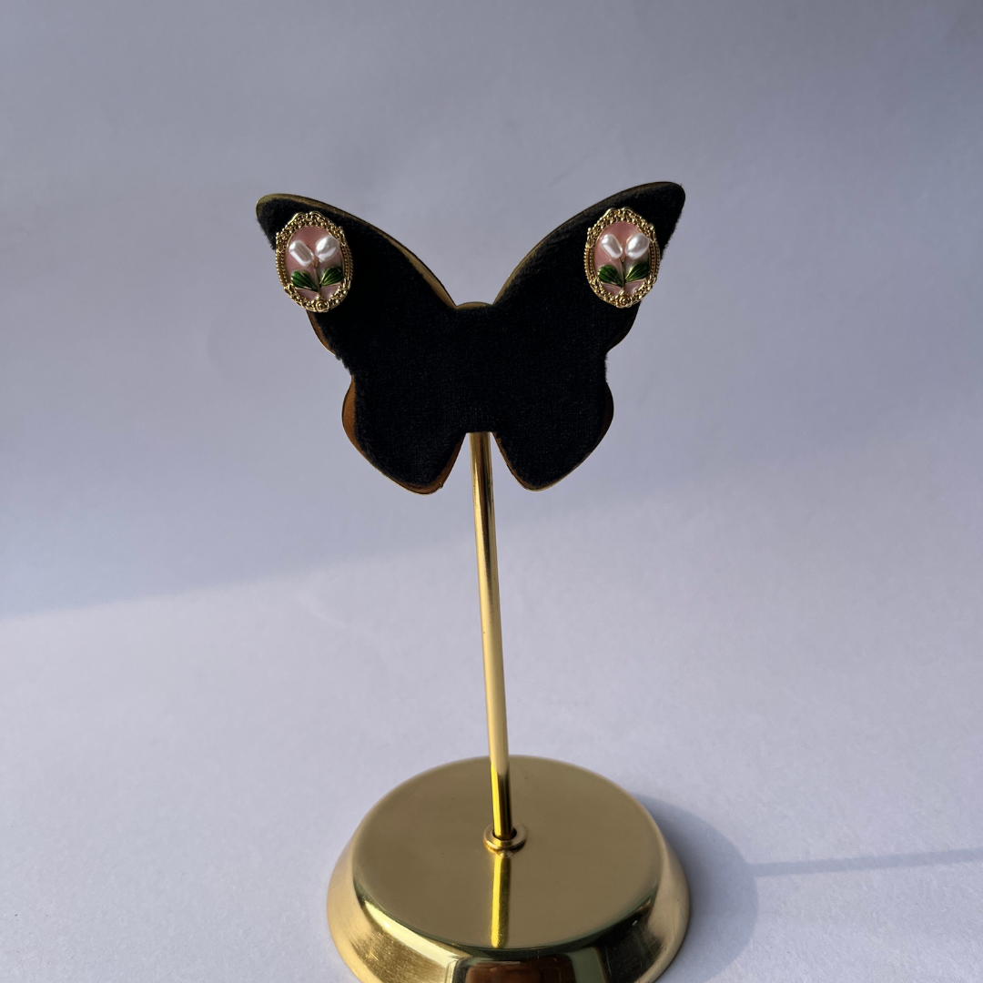 Vintage Floral Pearl Studs Variant-01