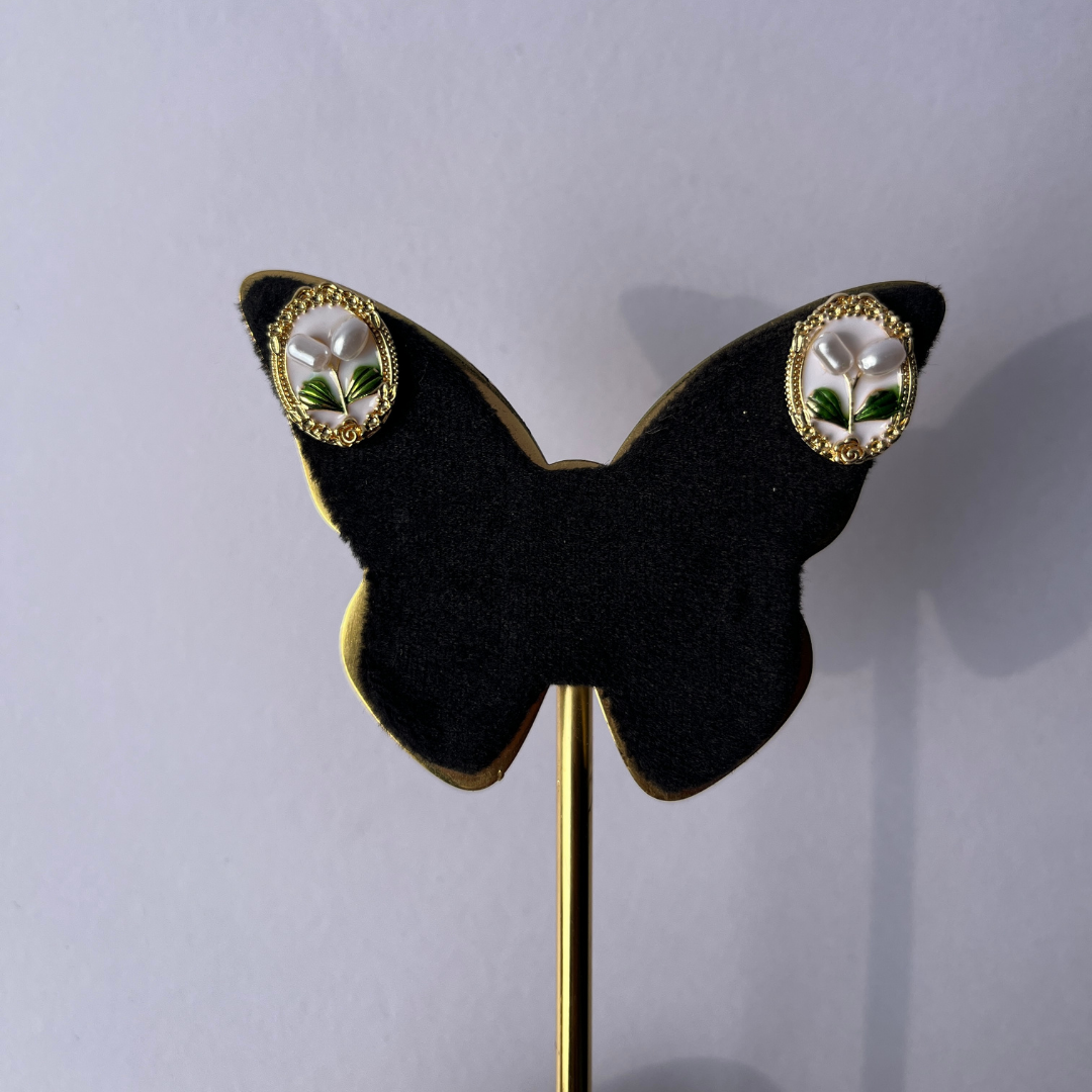 Vintage Floral Pearl Studs Variant-03