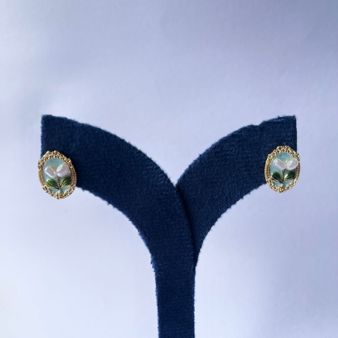 Vintage Floral Pearl Studs Variant-04