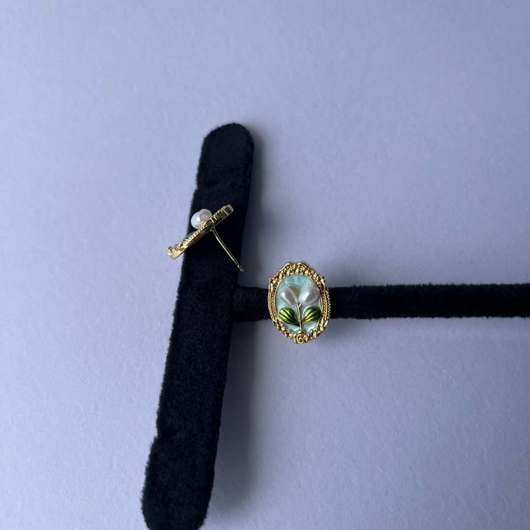 Vintage Floral Pearl Studs Variant-04